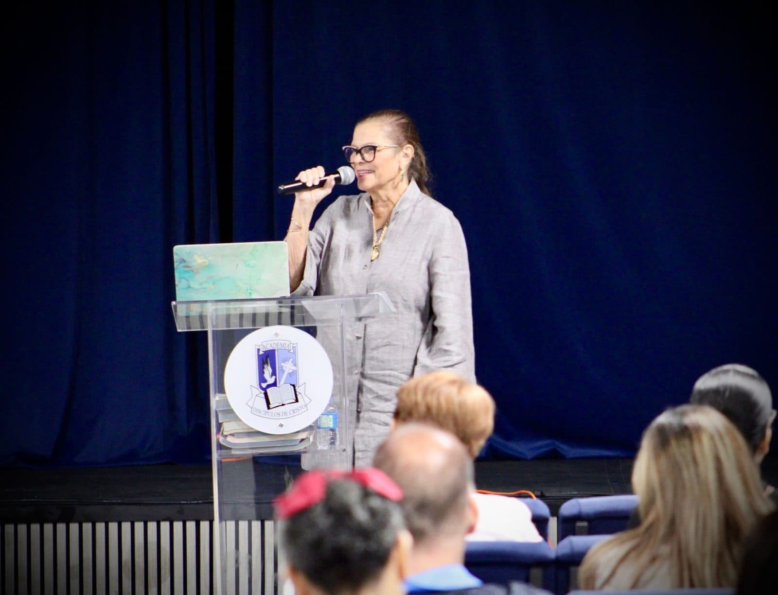 Conferenciante del Taller de Elaboración del Autoestudio ante educadores